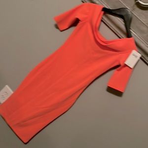 Neón pink bodycon off shoulder with sleeves size S